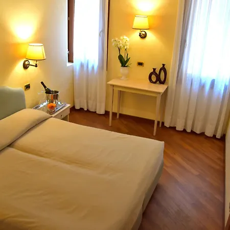 Residenza Favaro Hotel *