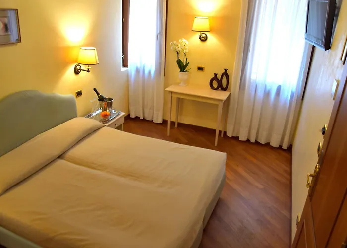 Residenza Favaro Otel *