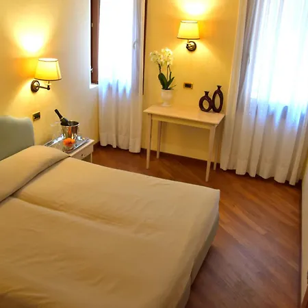 Residenza Favaro Hotel *